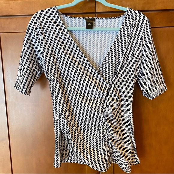Ann Taylor Tops - ⚡️5/$20⚡️ Ann Taylor Ruched Patterned Blouse